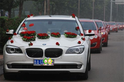 誰(shuí)說(shuō)車一到手就要賠錢？這些二手車在婚慶服務(wù)中也能賺錢